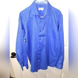 A Robert Graham men's long sleeve button-down shirt In a size 16.5.